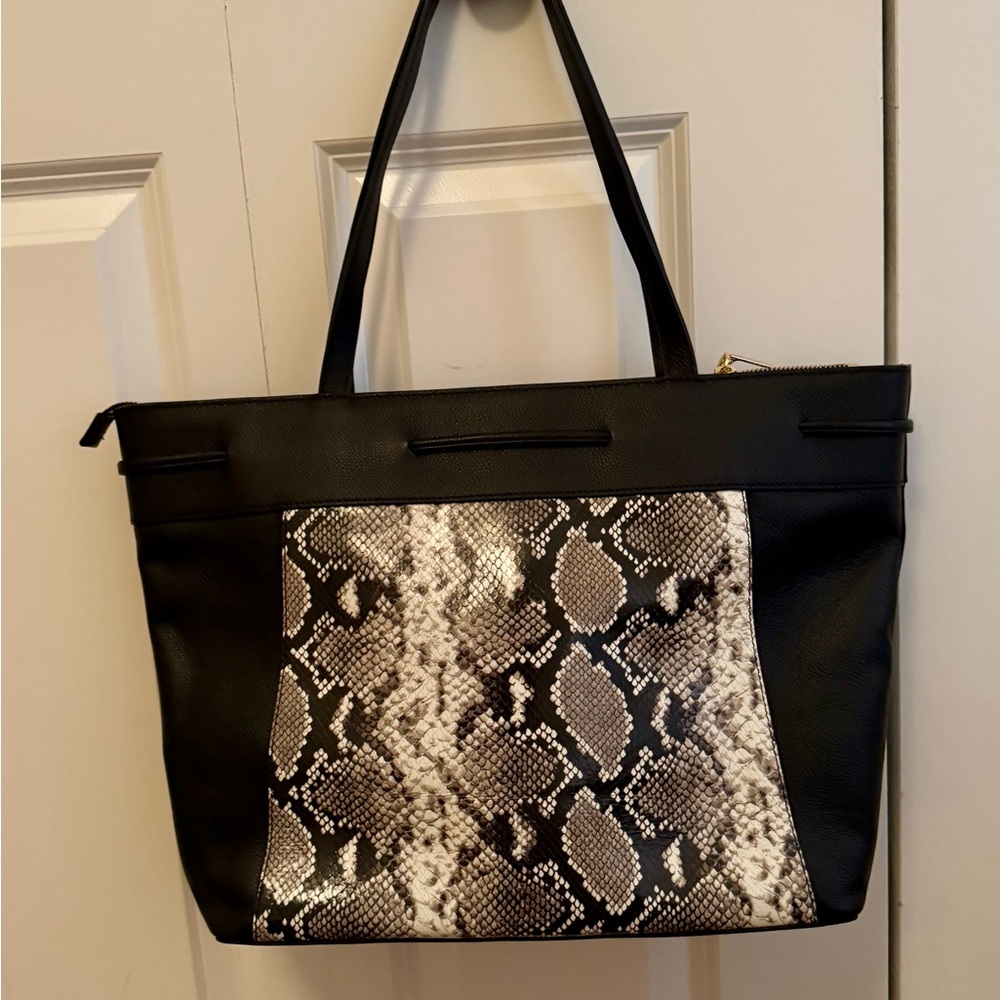 Talbots Black and Tan Tote Bag with Elegant Design - Picture 4 of 10